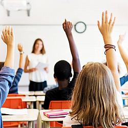 Uso excessivo de IA preocupa educadores e cientistas pelo impacto na aprendizagem