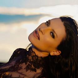 Laura Pausini lança clipe “Ritorno ad amare” em tributo a Freddie Mercury