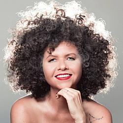 Roberta Campos lança novo projeto em duetos e apresenta primeiro single 