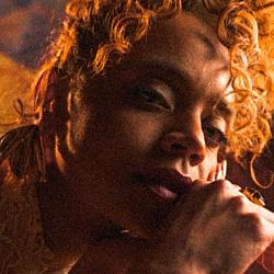 Sarah Roston, compositora do mundo pop estreia 1º disco da carreira