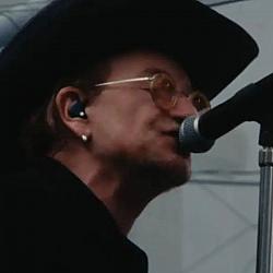 U2 quebra jejum de 9 anos e lança - Street Of Dreams