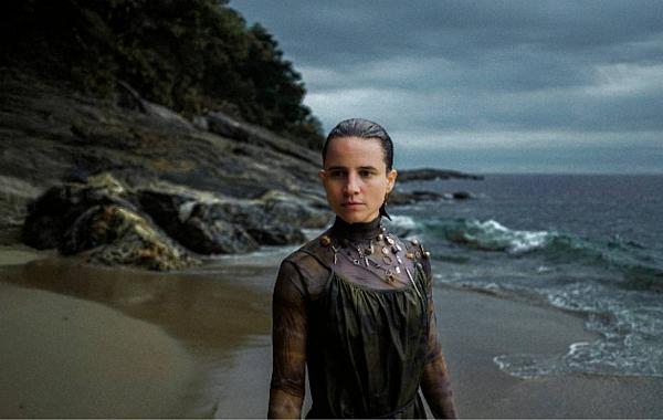 Bianca Comparato estrela novo videoclipe da banda Tagua Tagua