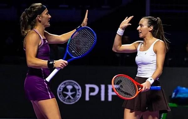 Stefani garante Brasil pela 1ª vez em decisão feminina do WTA Finals