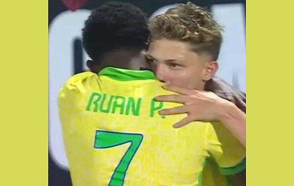 Brasil avança à semifinal do Mundial Sub-17 com gol no último lance e show de Dell