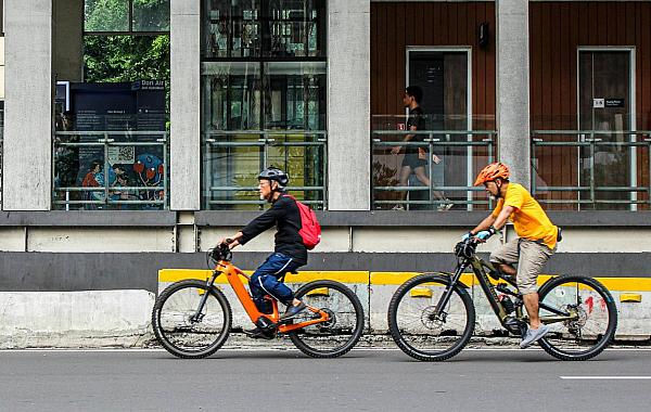 Bicicletas elétricas ganham tecnologia e viram alternativa real de transporte em 2026