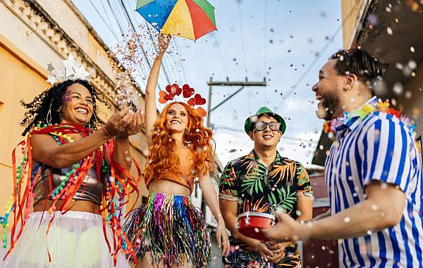 Alimentação equilibrada e hidratação ganham destaque durante os dias de Carnaval