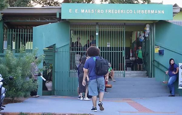Alunos de MS pedem mais esporte e tecnologia nas escolas públicas, diz pesquisa