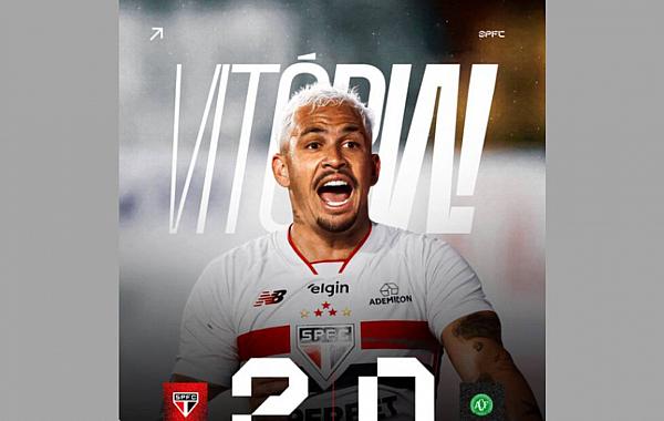 São Paulo vence Chapecoense e assume liderança isolada do Brasileiro