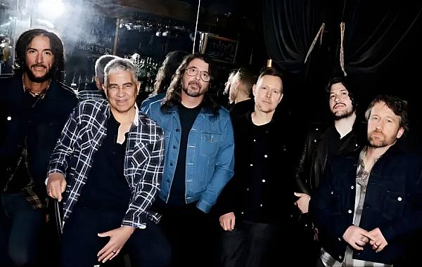 Foo Fighters lançam - Caught In The Echo