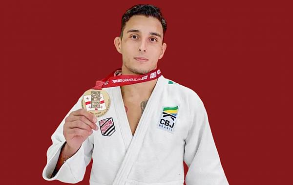 Guilherme Schimidt é bronze no Grand Slam de Tbilisi