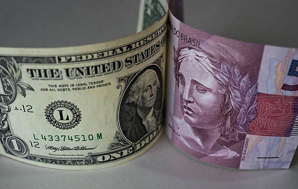 Dólar - tensão no Oriente Médio pressiona câmbio e moeda sobe frente ao real