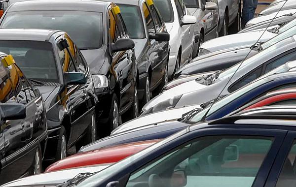 Carro novo fica mais caro em março, enquanto usados seguram preço e surpreendem mercado