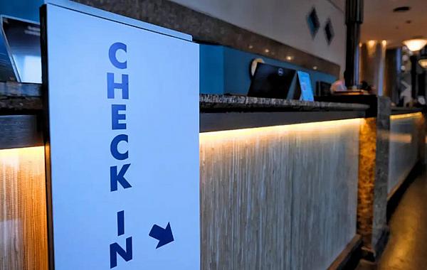 Hospedagens têm até esta segunda para adotar check-in digital