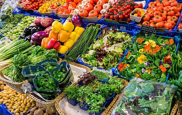 Alimentos e combustíveis pressionam inflação e elevam custo de vida em abril
