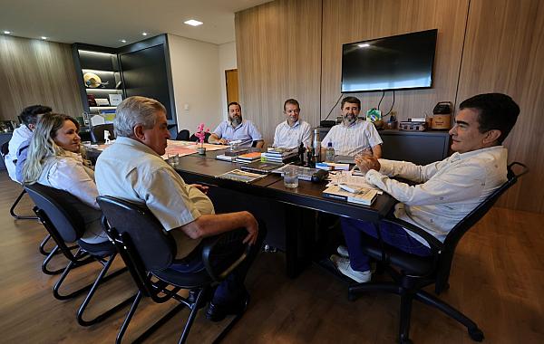 Prefeitura recebe lideranças do comércio para discutir parquímetro