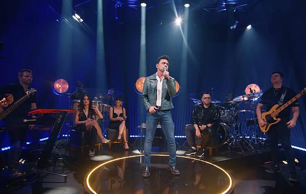 Zezé Di Camargo aposta em hit viral e reposiciona EP - Essência, Rústico