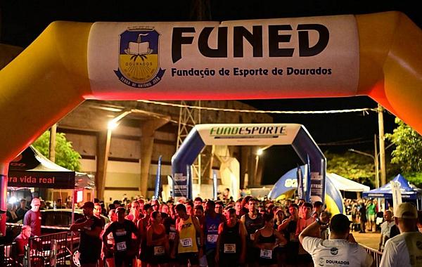 Corrida do Trabalhador reúniu atletas e público em noite de esporte e festa em Dourados