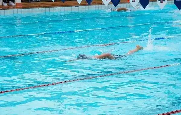 Campeonato Estadual de Natação reúne 370 atletas neste fim de semana na Capital