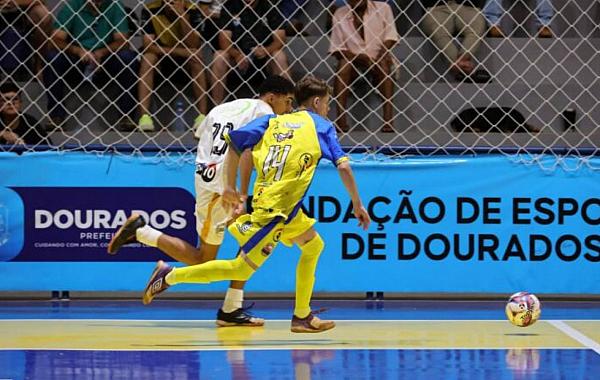 Jogos de Outono iniciam disputas do futsal para atletas de 15 a 17 anos em Dourados