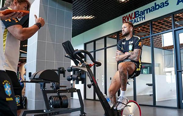 Copa do Mundo: exames de Neymar apontam 'boa evolução' , afirma CBF
