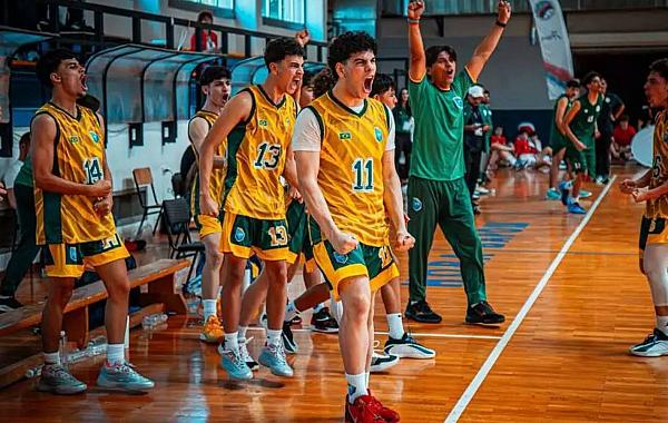 Atletas de MS colocam o Brasil nas oitavas do Mundial Escolar de basquete
