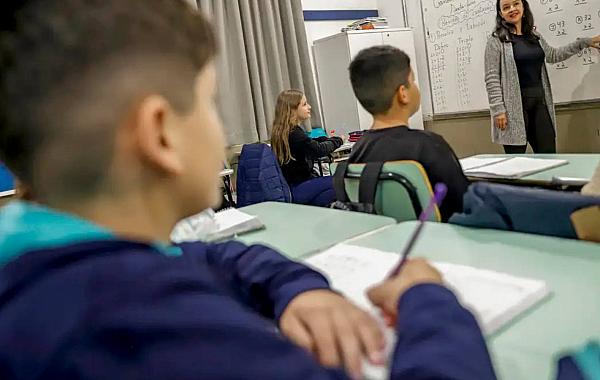 Professores da educação básica terão salário mínimo de R$ 5,1 mil em 2026
