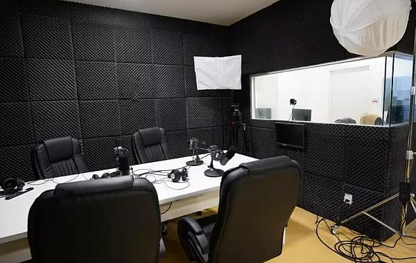 Capital ganha estúdio público e gratuito para gravar podcasts, vídeos e filmes