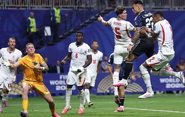 Argentina vira nos minutos finais, elimina a Inglaterra e garante vaga na final da Copa do Mundo