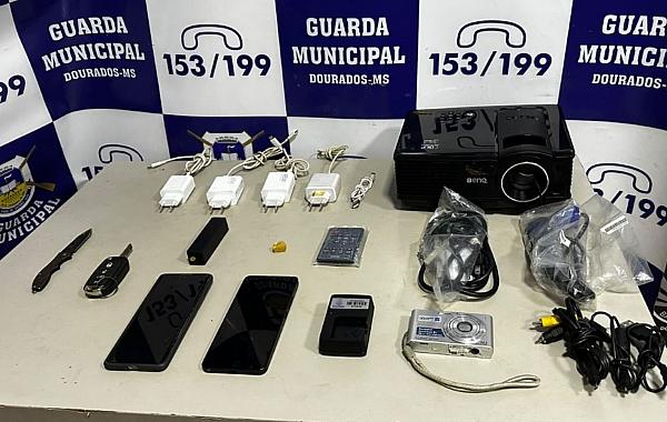 Guarda Municipal recupera celulares furtados da Central do Cidadão e prende dois suspeitos 