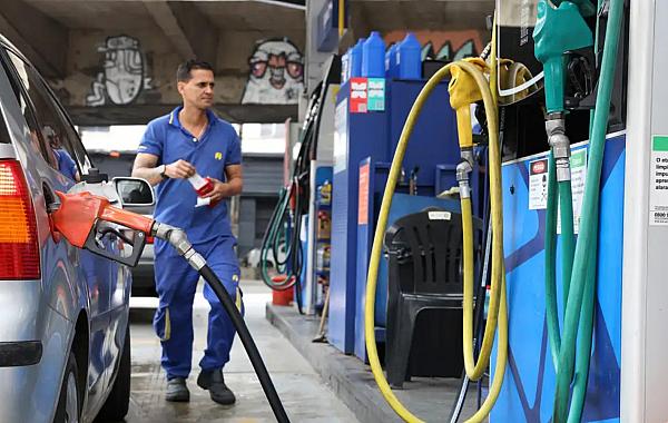 Subsídio de R$ 0,44 por litro da gasolina é prorrogado por 30 dias