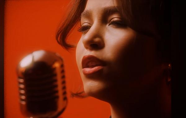 Mari Froes emociona com a música Reza Braba