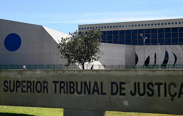 STJ condena ministro Marco Buzzi a perda de cargo por crimes sexuais