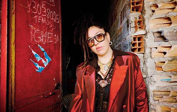 Amanda Pacífico estreia carreira solo com a música Quebra-Quebranto