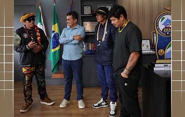 Prefeito recebe grupo indígena de rap Brô Mc’s e reforça compromisso com a cultura 