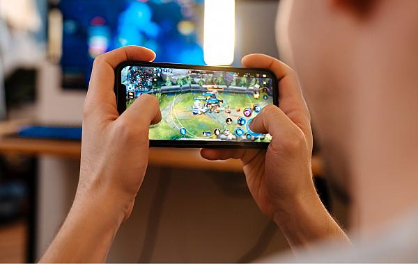 Celular domina cenário gamer na América Latina