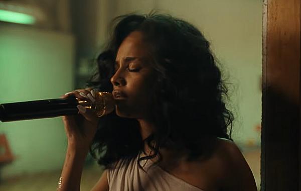 Tyla apresenta “FEEL SOMETHING” em nova performance oficial