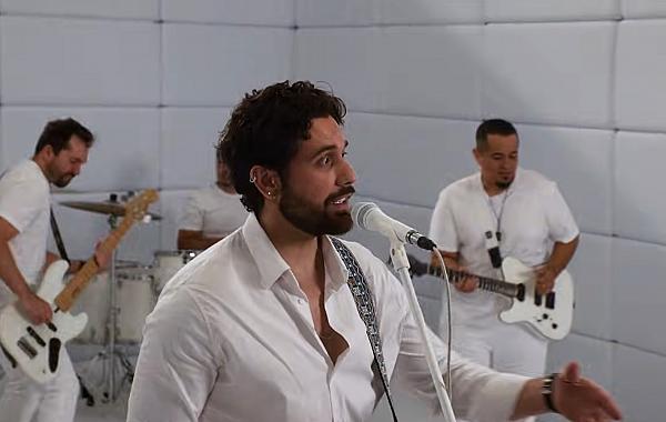 Gustavo Mioto apresenta a música Viúva Negra em novo projeto musical