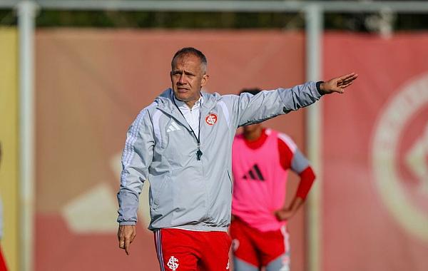 Internacional contrata técnico Eduardo Baptista até o fim da temporada