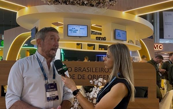Microplásticos de roupas sintéticas chegam ao ambiente e ao corpo humano