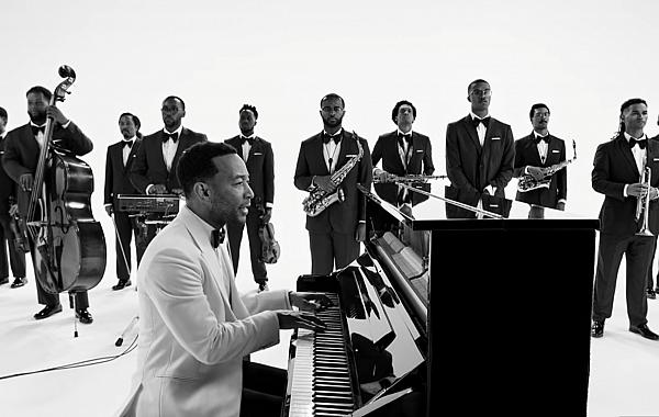 John Legend e Pharrell Williams surpreendem com novo lançamento da música Fireflies
