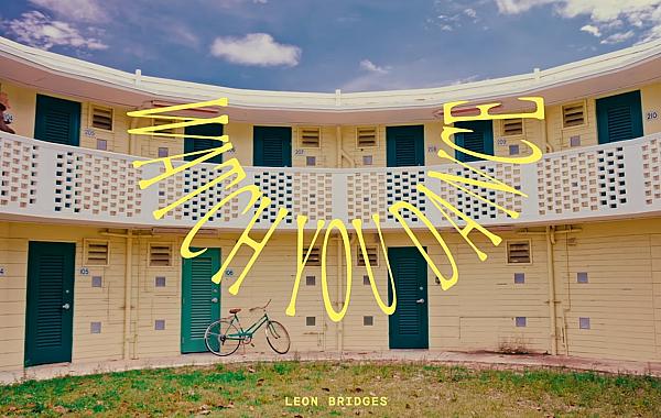 Leon Bridges coloca soul e dança no mesmo ritmo em Watch You Dance