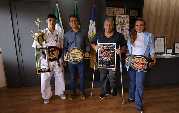 Prefeito recebe campeão de karatê e organizadores de estadual de basquete