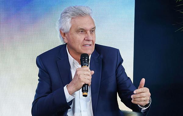 Caiado anuncia apoio a Flávio Bolsonaro no 2º turno  