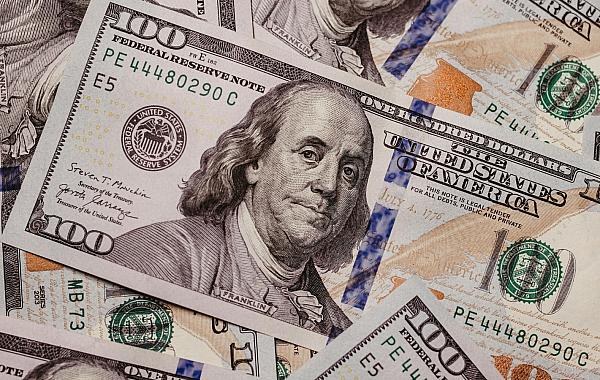 Dólar sobe 0,70% e fecha a R$ 5,01 com fortalecimento dos juros nos EUA