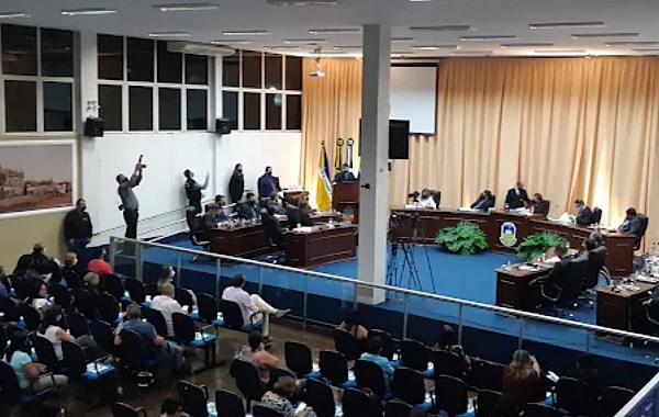 Câmara de Dourados estabelece regras para passagens aéreas e prestação de contas