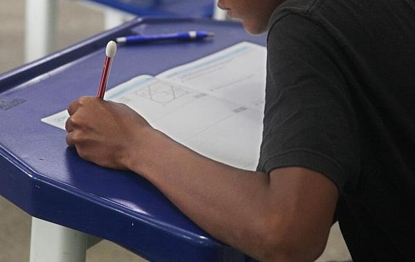 Alunos e professores participam hoje de Olimpíada de Matemática