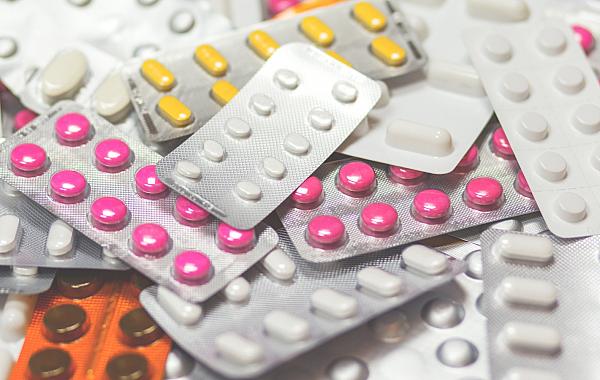 Anvisa proíbe lotes de medicamento para tratar câncer