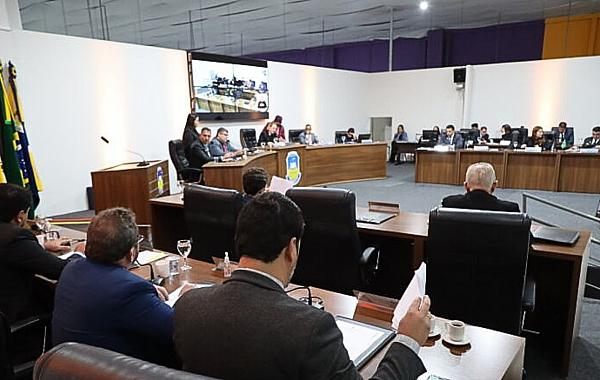 Câmara de Dourados estabelece regras para uso de veículos oficiais 