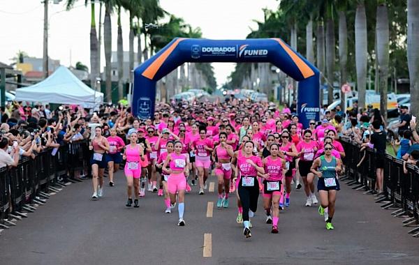 Mulheres participam da corrida Mexa-se por Elas