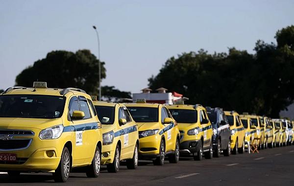 Governo autoriza contrato de R$ 30 bi para motoristas de aplicativos